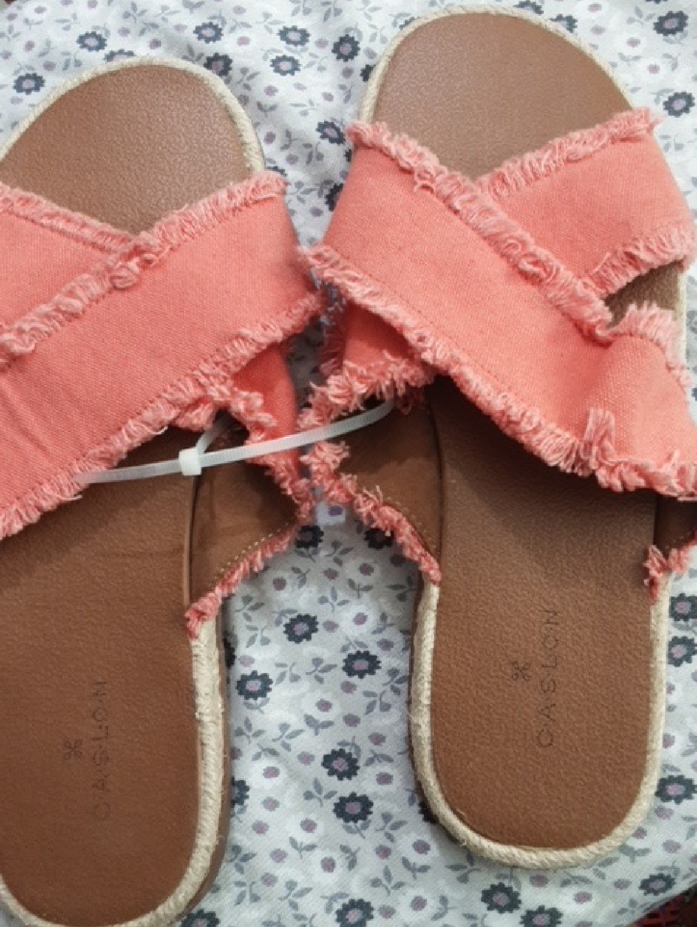 Caslon Frayed Crossband Slide Sandals in Coral Pink
